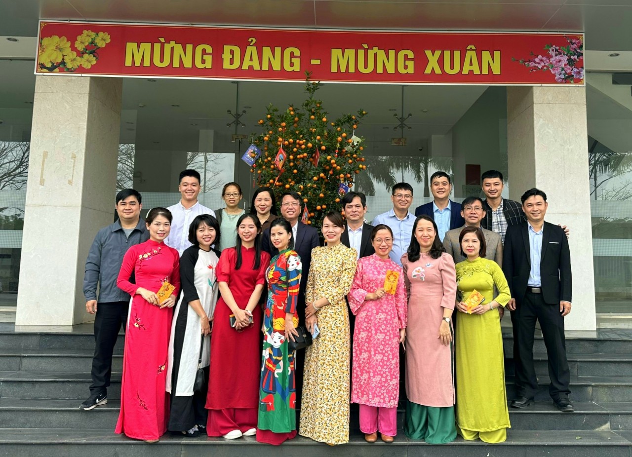 Viện Nghiên cứu Khoa học Miền Trung tổ chức gặp mặt đầu năm  Giáp Thìn 2024